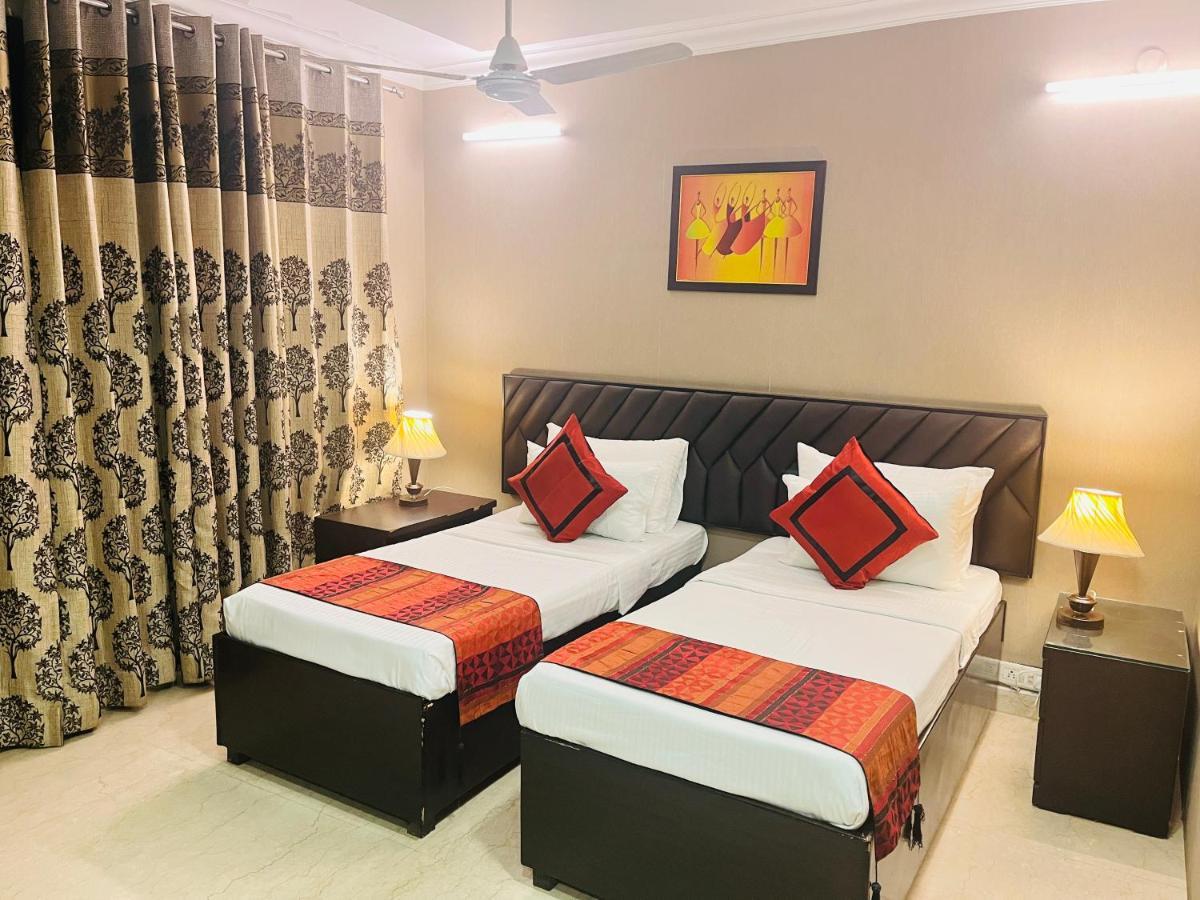 Отель Abode Residency Safdarjung Enclave Near U S Embassy Delhi Нью-Дели Экстерьер фото